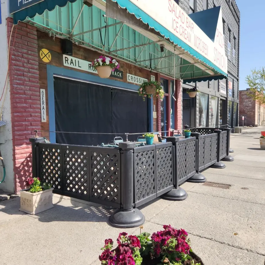 Pizza Station storefront with patio